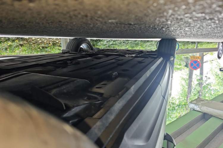 Used Volvo XC40 2021 T4 4x4 SmartDrive Fashion Edition Left Side Sill