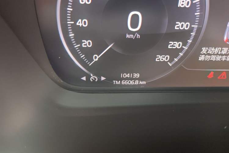 Used Volvo XC40 2021 T4 Four-Wheel Drive Smart Luxury Edition Odometer Close Up