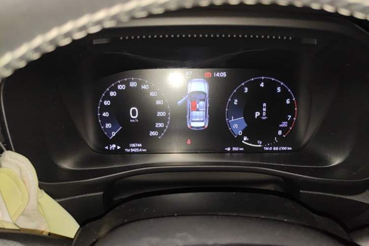 Used Volvo XC40 2021 T4 Four-Wheel Drive Smart & Sporty Edition Odometer Close Up