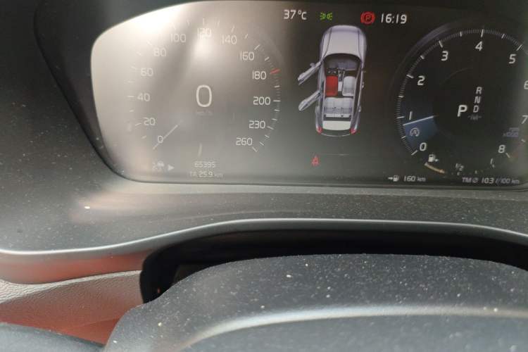 Used Volvo XC40 2021 T4 Four-Wheel Drive Smart Luxury Edition Odometer Close Up