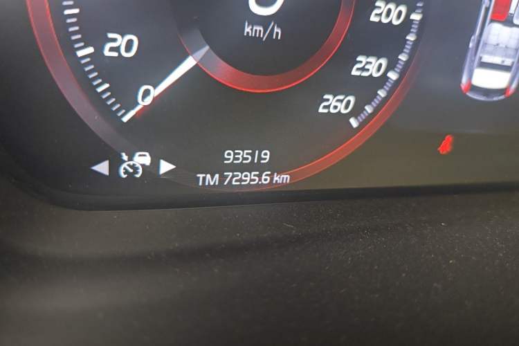 Used Volvo XC40 2021 T4 Four-Wheel Drive Smart & Sporty Edition Odometer Close Up