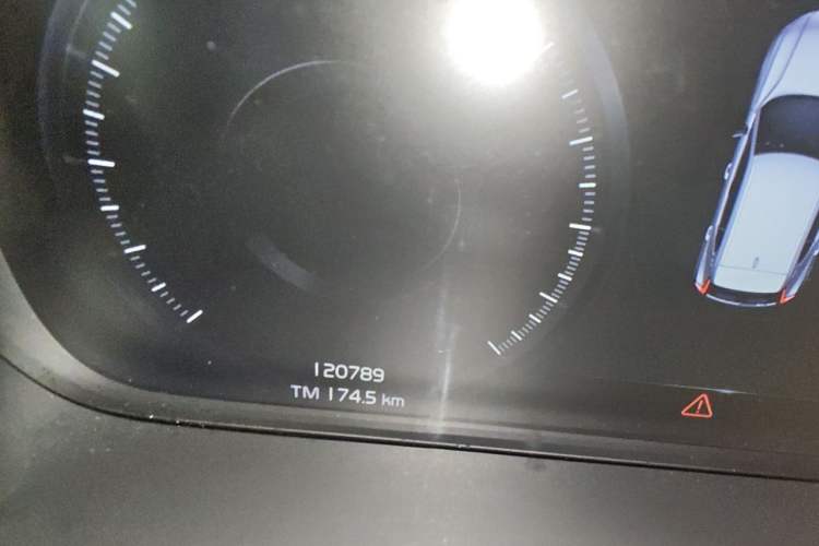 Used Volvo XC40 2021 T3 Zhiyuan Luxury Edition Odometer Close Up