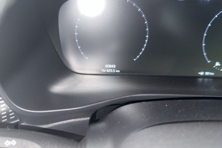 Used Volvo XC40 2021 T4 Four-Wheel Drive Smart & Sporty Edition Odometer Close Up