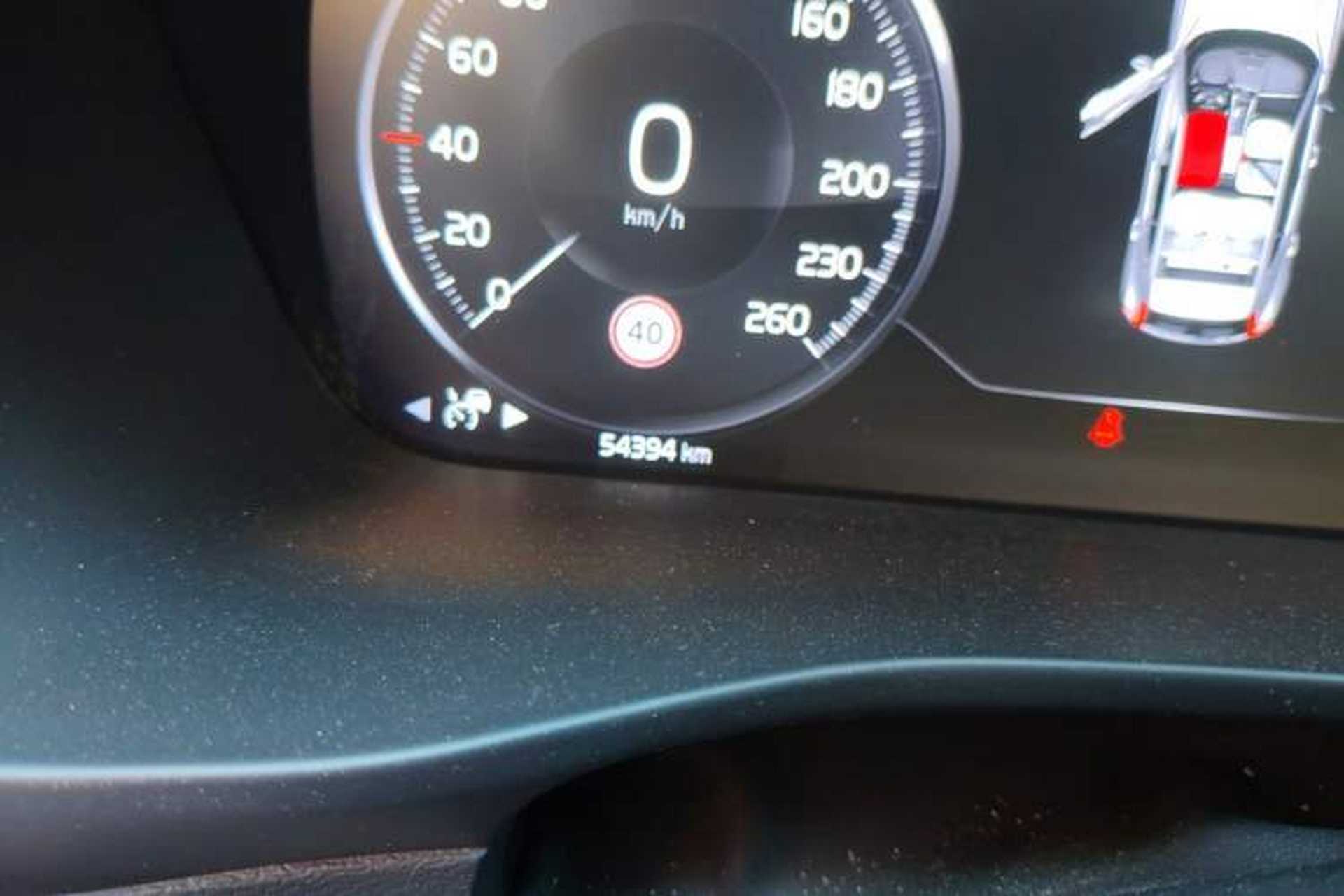 Used Volvo XC40 2021 T4 Four-Wheel Drive Zhiya Sport Edition Odometer Close Up