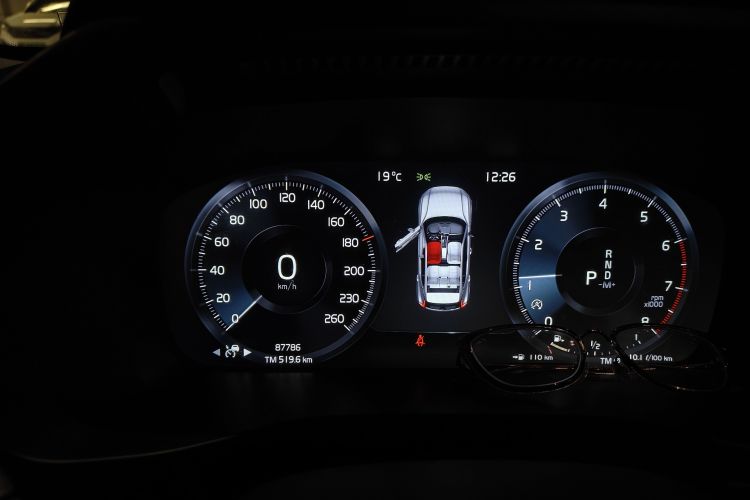 Used Volvo XC40 2021 T4 Four-Wheel Drive Smart Luxury Edition Odometer Close Up