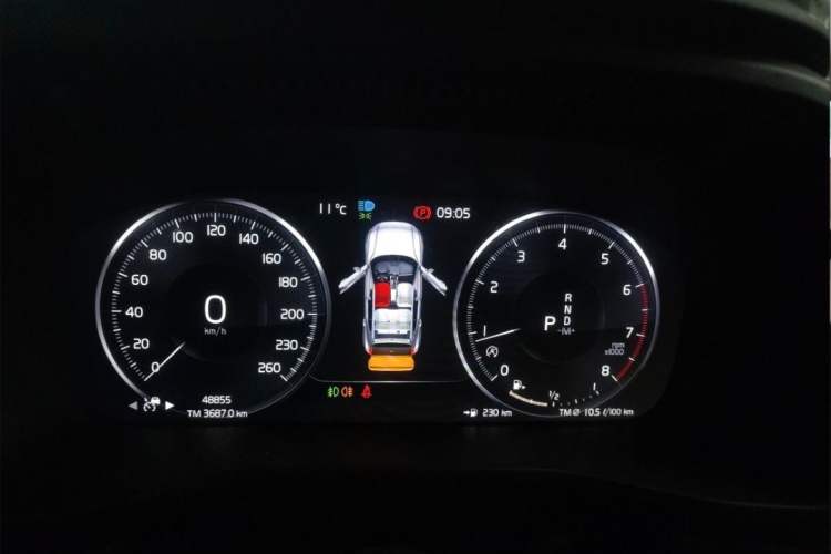 Used Volvo XC40 2021 T4 Four-Wheel Drive Smart Luxury Edition Odometer Close Up