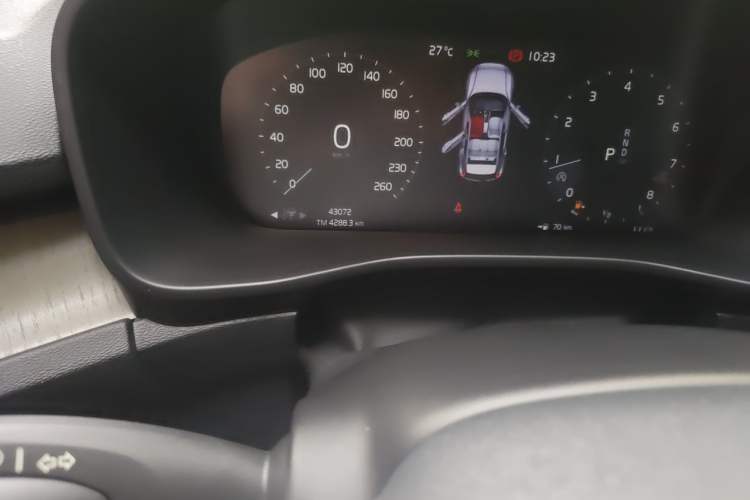 Used Volvo XC40 2021 T4 Four-Wheel Drive Smart Luxury Edition Odometer Close Up