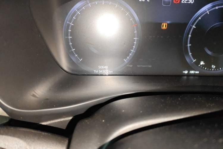 Used Volvo XC40 2021 T4 Four-Wheel Drive Smart Luxury Edition Odometer Close Up
