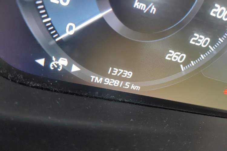 Used Volvo XC40 2021 T4 Four-Wheel Drive Zhiya Sport Edition Odometer Close Up