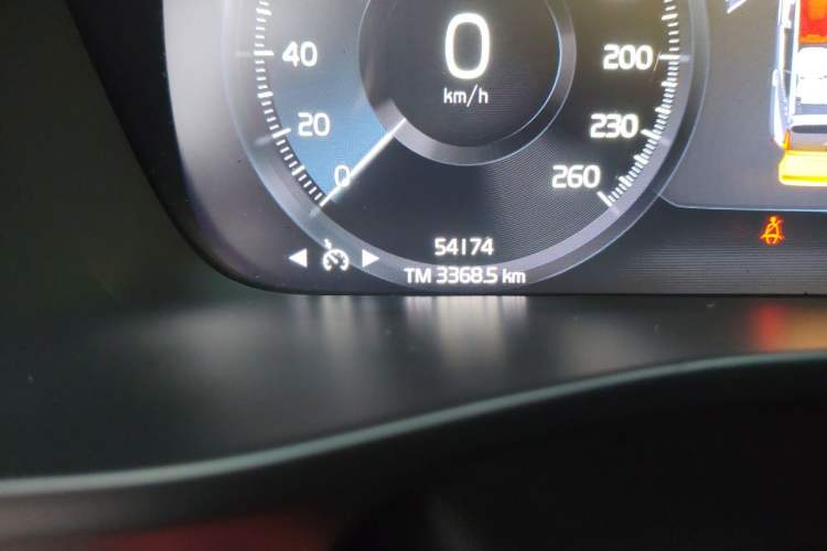 Used Volvo XC40 2021 T3 Smart & Stylish Edition Odometer Close Up