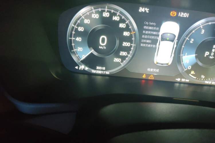 Used Volvo XC40 2021 T4 Four-Wheel Drive Smart Luxury Edition Odometer Close Up