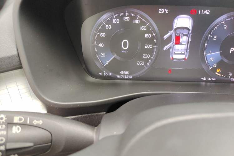 Used Volvo XC40 2021 T4 Four-Wheel Drive Smart Luxury Edition Odometer Close Up