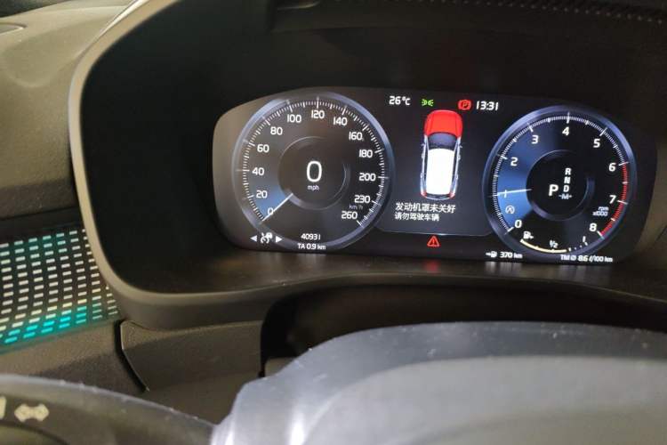 Used Volvo XC40 2021 T4 Four-Wheel Drive Smart & Sporty Edition Odometer Close Up