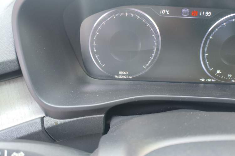 Used Volvo XC40 2021 T4 Four-Wheel Drive Smart Luxury Edition Odometer Close Up