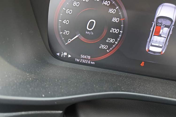 Used Volvo XC40 2021 T4 Four-Wheel Drive Smart Luxury Edition Odometer Close Up
