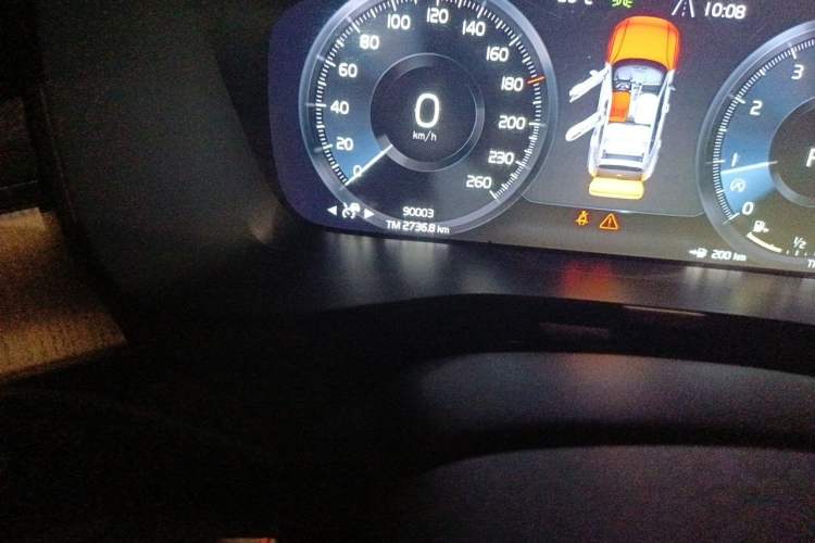 Used Volvo XC40 2021 T4 Four-Wheel Drive Smart Luxury Edition Odometer Close Up