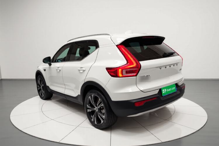 Used Volvo XC40 2021 T4 4x4 SmartDrive Fashion Edition Rear Left 45 Deg