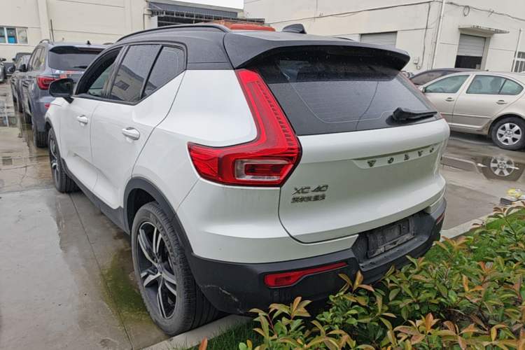Used Volvo XC40 2021 T4 Four-Wheel Drive Smart & Sporty Edition Rear Left 45 Deg