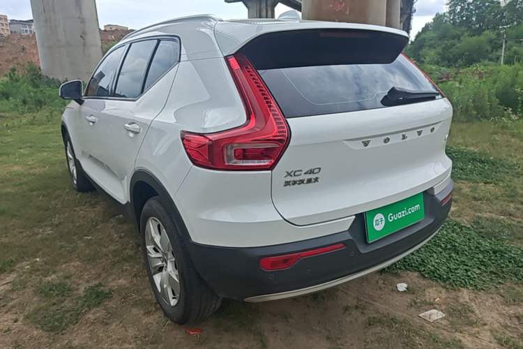 Used Volvo XC40 2021 T4 4x4 SmartDrive Fashion Edition Rear Left 45 Deg
