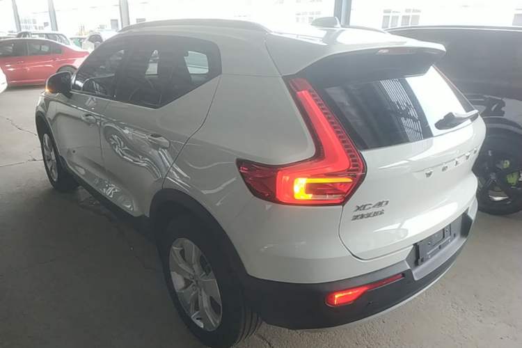 Used Volvo XC40 2021 T4 4x4 SmartDrive Fashion Edition Rear Left 45 Deg