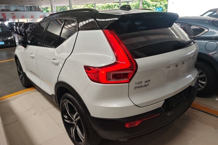 Used Volvo XC40 2021 T4 Four-Wheel Drive Smart & Sporty Edition Rear Left 45 Deg