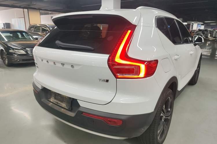 Used Volvo XC40 2021 T4 Four-Wheel Drive Smart Luxury Edition Rear Right 45 Deg