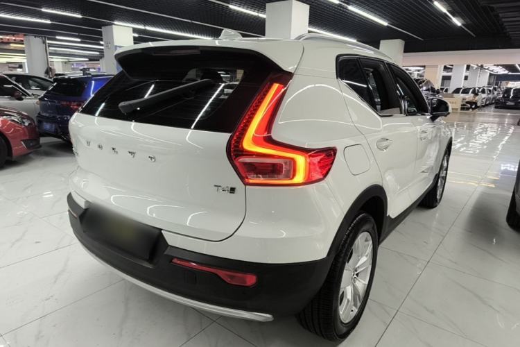 Used Volvo XC40 2021 T4 4x4 SmartDrive Fashion Edition Rear Right 45 Deg