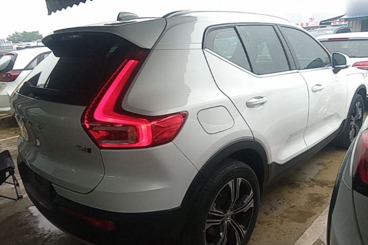 Used Volvo XC40 2021 T4 Four-Wheel Drive Smart Luxury Edition Rear Right 45 Deg