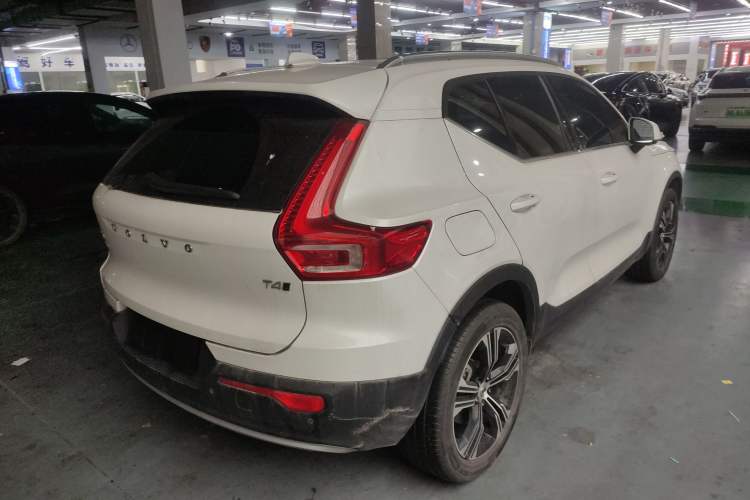 Used Volvo XC40 2021 T4 Four-Wheel Drive Smart Luxury Edition Rear Right 45 Deg
