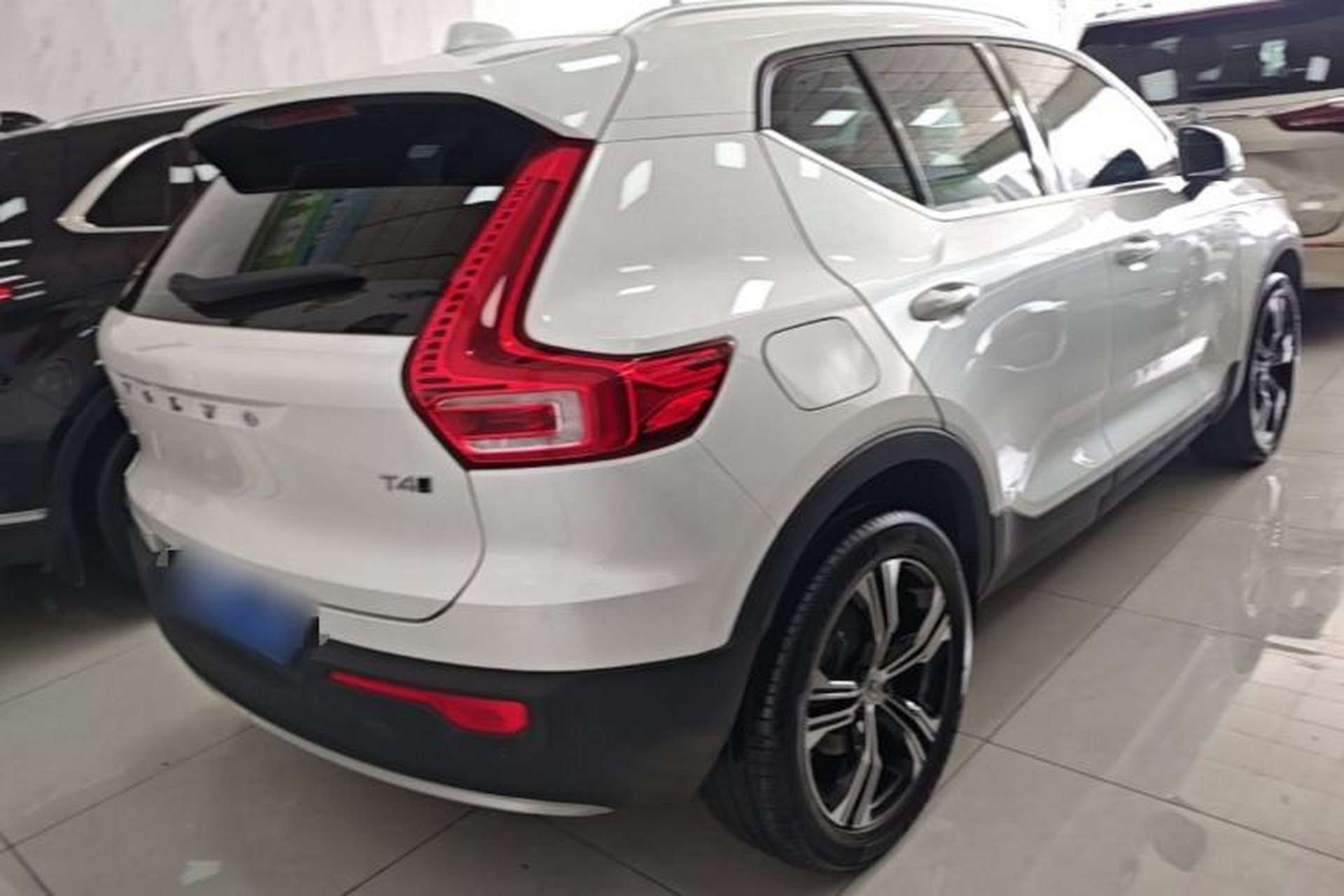 Used Volvo XC40 2021 T4 4x4 SmartDrive Fashion Edition Rear Right 45 Deg