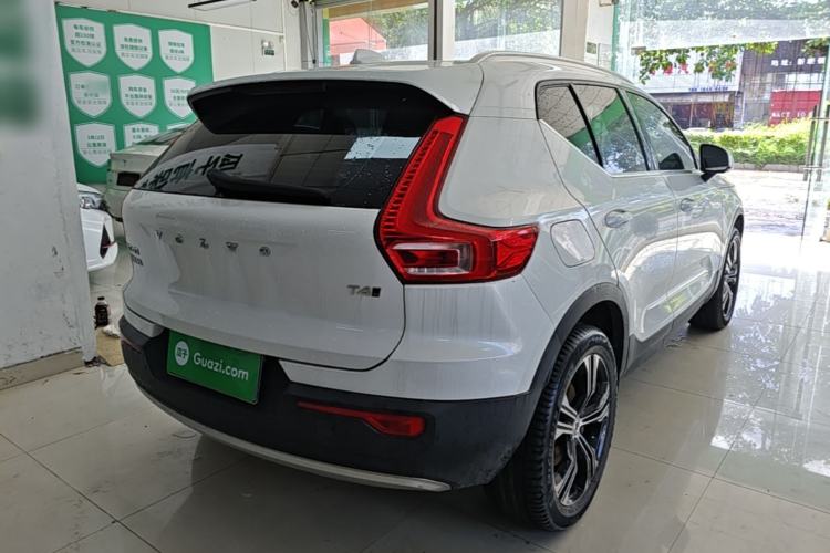 Used Volvo XC40 2021 T4 Four-Wheel Drive Smart Luxury Edition Rear Right 45 Deg