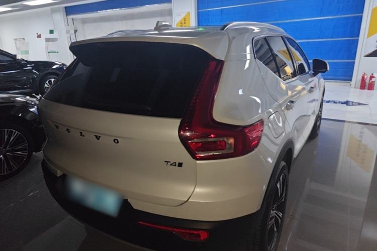 Used Volvo XC40 2021 T4 Four-Wheel Drive Smart Luxury Edition Rear Right 45 Deg