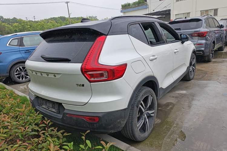 Used Volvo XC40 2021 T4 Four-Wheel Drive Smart & Sporty Edition Rear Right 45 Deg
