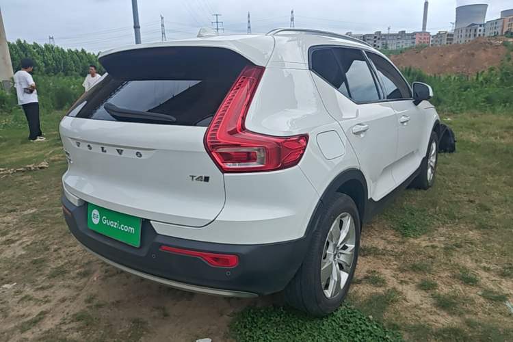 Used Volvo XC40 2021 T4 4x4 SmartDrive Fashion Edition Rear Right 45 Deg