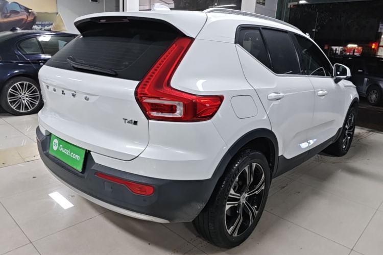 Used Volvo XC40 2021 T4 Four-Wheel Drive Smart Luxury Edition Rear Right 45 Deg