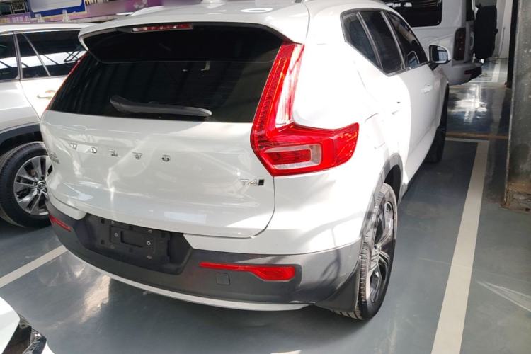 Used Volvo XC40 2021 T4 Four-Wheel Drive Smart Luxury Edition Rear Right 45 Deg