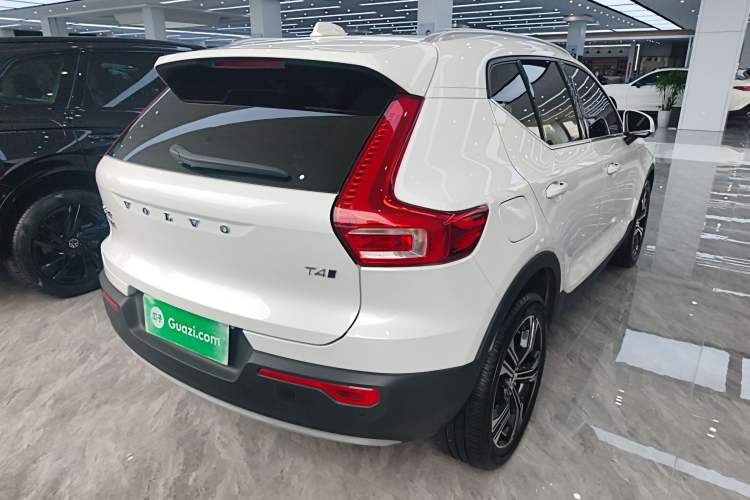 Used Volvo XC40 2021 T4 Four-Wheel Drive Smart Luxury Edition Rear Right 45 Deg
