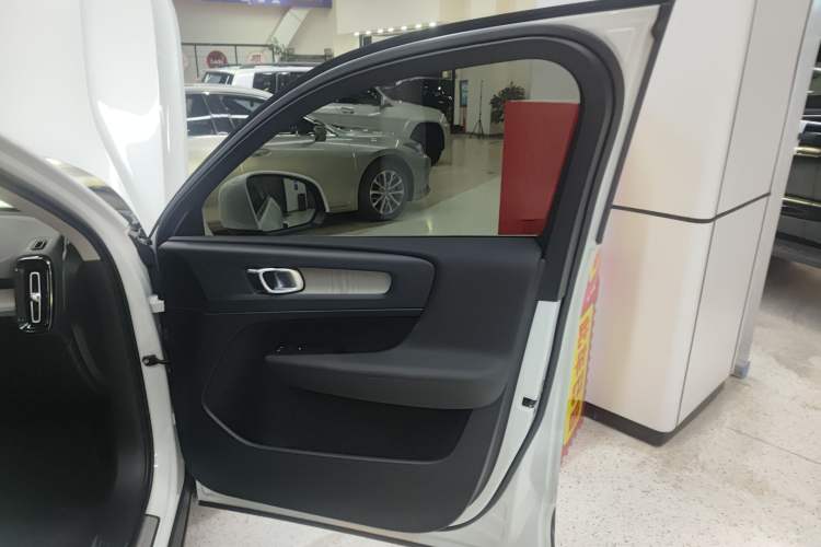 Used Volvo XC40 2021 T4 Four-Wheel Drive Smart Luxury Edition Right Front Door Interior