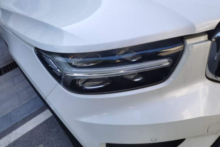 Used Volvo XC40 2021 T4 Four-Wheel Drive Smart Luxury Edition Right Front Headlight