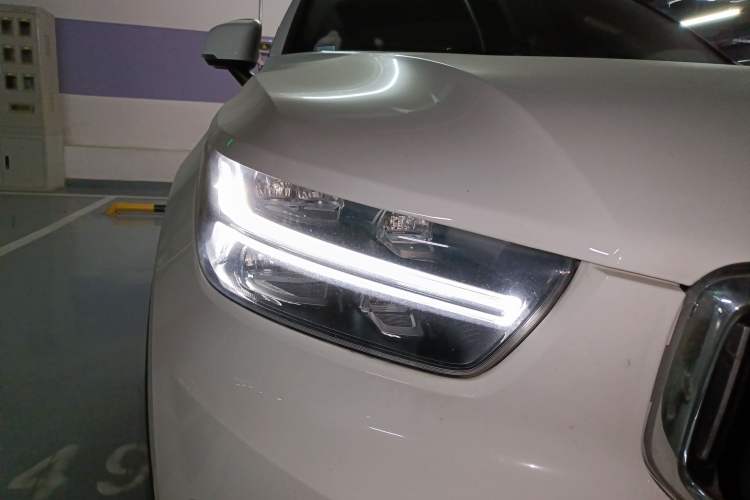 Used Volvo XC40 2021 T4 4x4 SmartDrive Fashion Edition Right Front Headlight