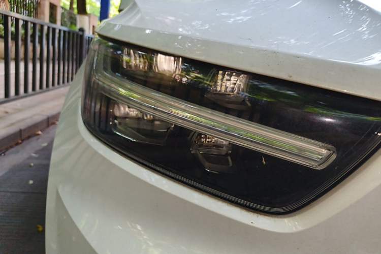 Used Volvo XC40 2021 T4 Four-Wheel Drive Smart Luxury Edition Right Front Headlight
