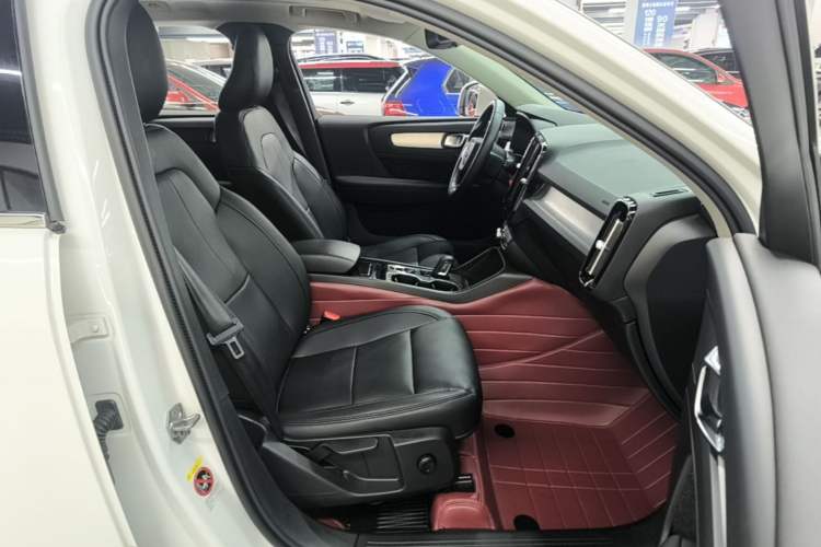 Used Volvo XC40 2021 T4 4x4 SmartDrive Fashion Edition Right Front Seat