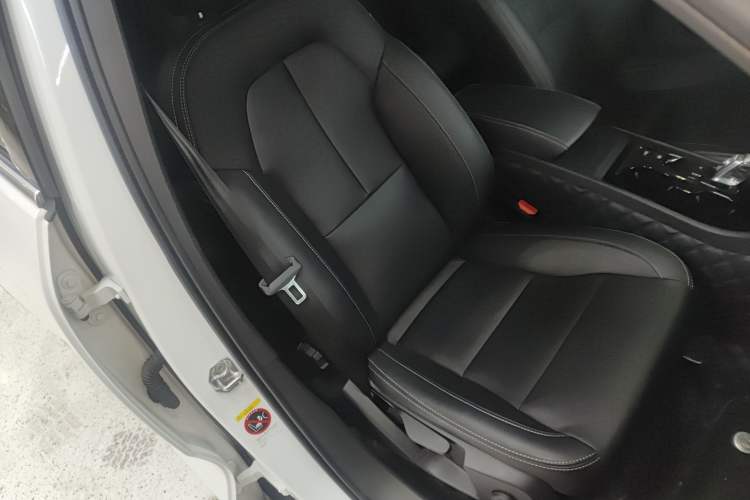 Used Volvo XC40 2021 T4 Four-Wheel Drive Smart Luxury Edition Right Front Seat