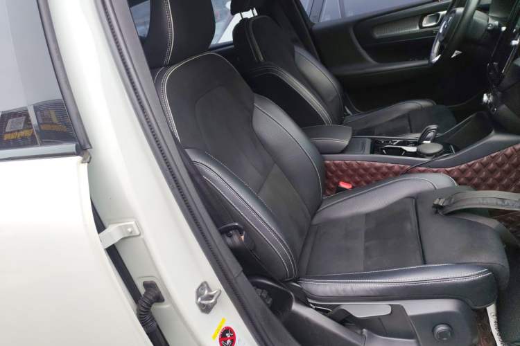Used Volvo XC40 2021 T4 Four-Wheel Drive Smart & Sporty Edition Right Front Seat