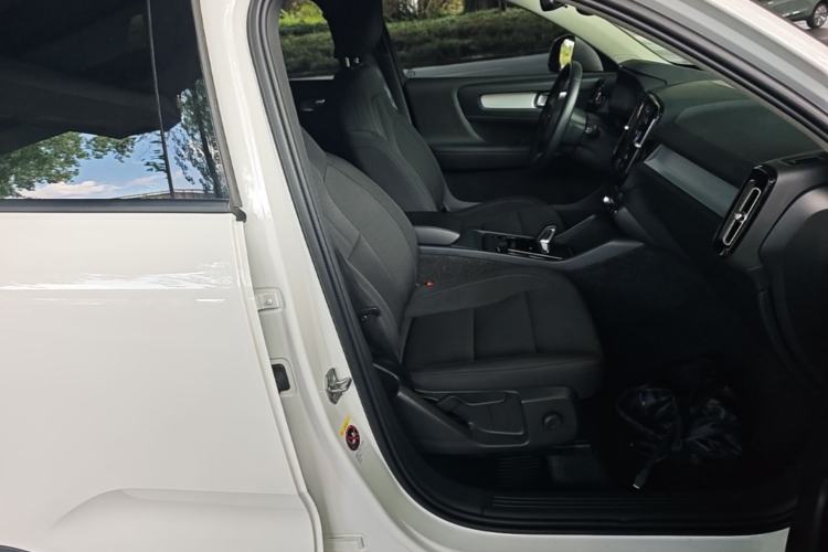 Used Volvo XC40 2021 T4 4x4 SmartDrive Fashion Edition Right Front Seat