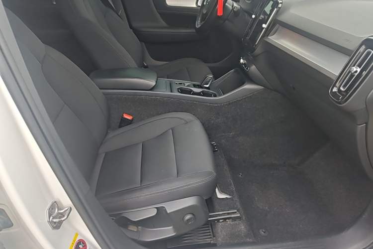 Used Volvo XC40 2021 T4 4x4 SmartDrive Fashion Edition Right Front Seat