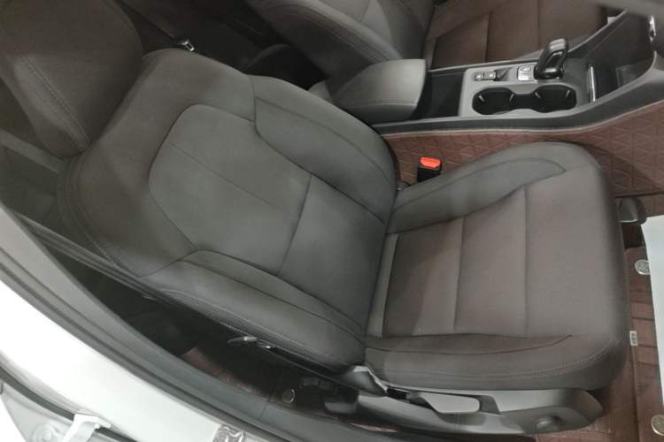 Used Volvo XC40 2021 T4 4x4 SmartDrive Fashion Edition Right Front Seat