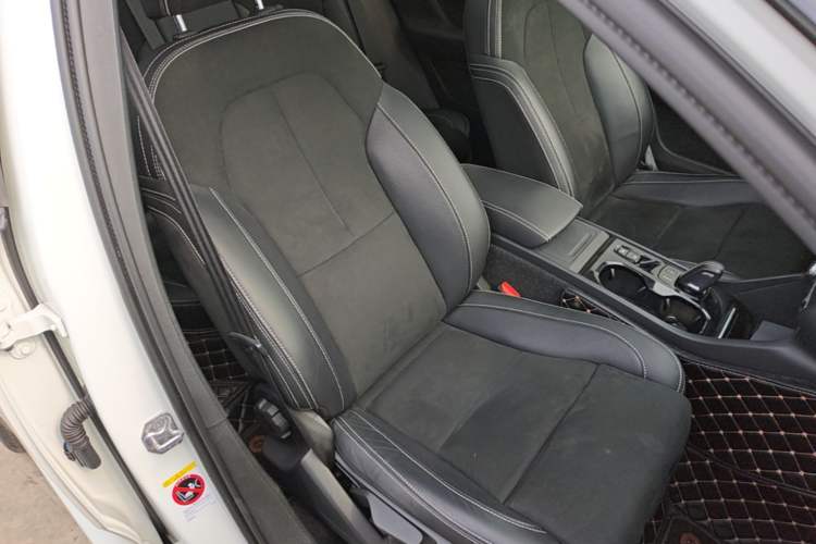 Used Volvo XC40 2021 T4 Four-Wheel Drive Smart & Sporty Edition Right Front Seat