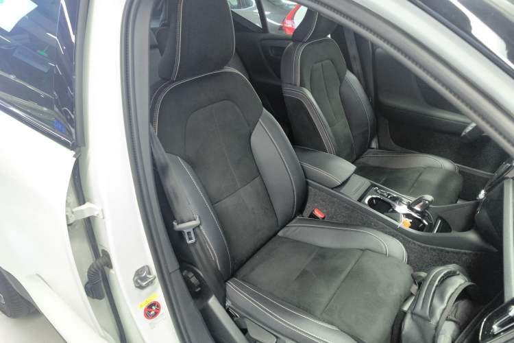 Used Volvo XC40 2021 T4 Four-Wheel Drive Smart & Sporty Edition Right Front Seat