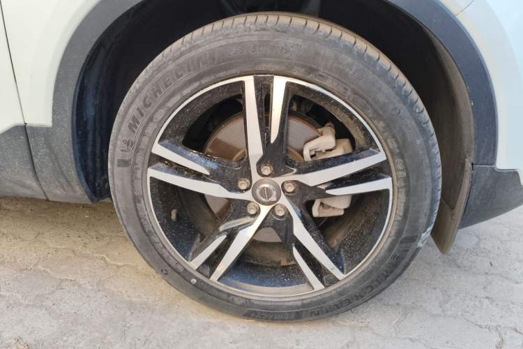Used Volvo XC40 2021 T4 Four-Wheel Drive Smart & Sporty Edition Right Front Wheel Hub